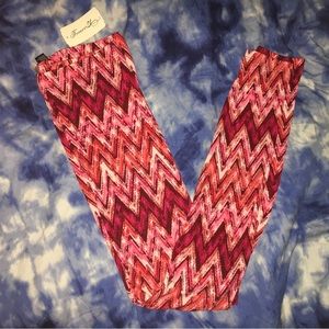 ❌SOLD❌ on ThredUp—F21 Red Chevron Leggings